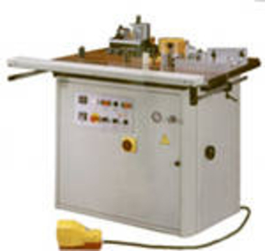 Станки для облицовывания кромок мебельных щитов грн.0