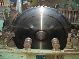 Машины и оборудование для распиловки древесины грн.0