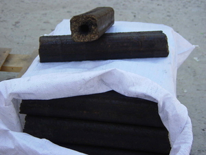 Брикет топливный изготавливается из  шелухи подсолнечника грн.0