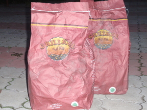 Продам древесный уголь расфасованный в мешки по 2,5 кг грн.0