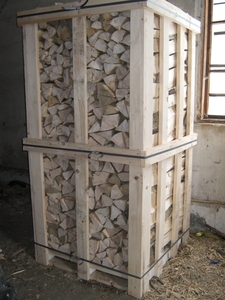 Продам дрова колотые на поддонах по два складометра сухие и свежоколотые грн.0