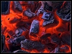 Древесный уголь в полиэтиленовых мешках грн.0