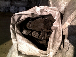 Продам древесный уголь большой фракции от 20 до 300мм грн.0