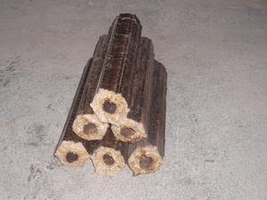 Продам брикет пиникей - 60-100тонн в месяц грн.0