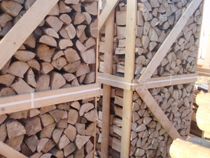 Продаю дрова свежеколотые в ящиках грн.0