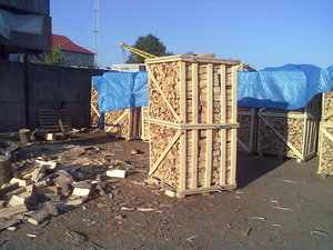 Продам букові сушені в контейнерах по 2 складометра грн.0