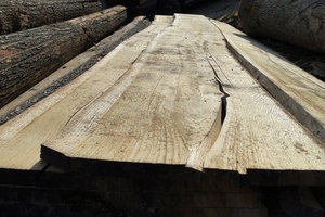 Необрезная доска ясень грн.0