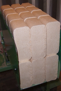 Брикеты древесные топливные грн.0