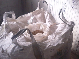 Белые гранулы (пеллеты) грн.4000