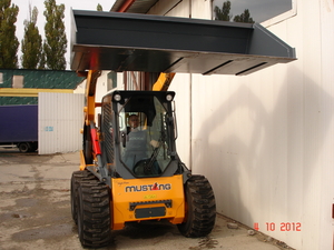 Mustang 2056, американский погрузчик грн.