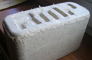 Продам топливные брикеты из опилок сосны грн.1700