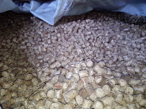 Продам древесные пеллеты грн.1100