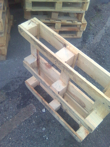 Продам поддоны деревянные б/у грн.3