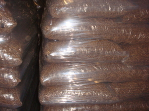 Продам топливную гранулу древесную  грн.110