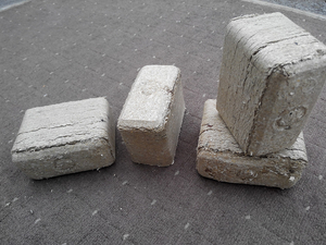 Топливные брикеты РУФ из тырсы (сосны) грн.1700