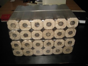 Топливный древесный брикет грн.15