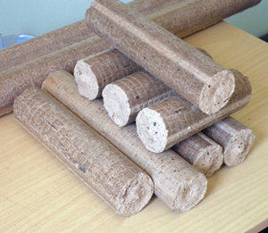 Брикет древесный из древесных опилок грн.2000