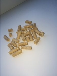 Продам древесные пеллеты светлые грн.115