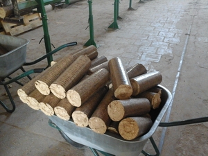 Производим древесные брикеты грн.0