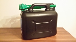 Канистры пластиковые 5л. грн.1