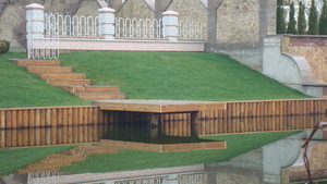 Производим сваю дубовую оцилиндрованную пропитанную грн.0