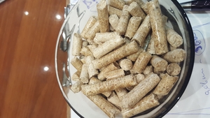 Производим и реализуем топливные древесные светлые пеллеты 6 и 8 мм грн.85