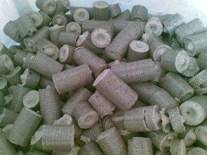 Продаем от производителя топливный древесный брикет грн.1500