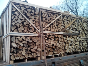 Дрова дубовые колотые в ящиках грн.900