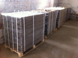 Tопливные брикеты Пини Кей из щепы дуба грн.65