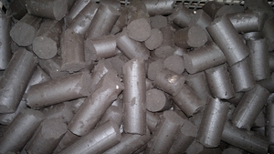 Продам брикеты из лигнина грн.2200