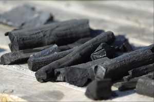 Продам древесный уголь оптом грн.7000