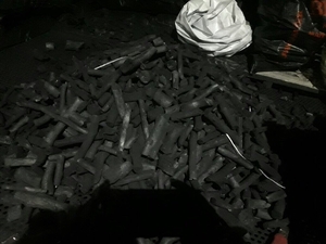 Куплю древесный уголь ветка дуба грн.0