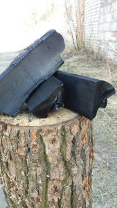 Продам древесный​ уголь твёрдолистных пород древесины грн.8