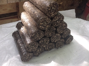 Продам ТОПЛИВНЫЕ БРИКЕТЫ из чистой лузги подсолнуха грн.1700