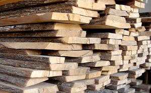 Доска дуба свежепил, сухая не обрезная грн.400