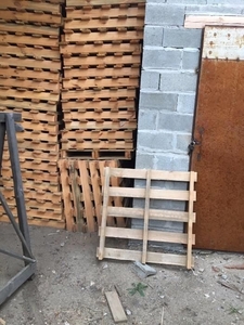 Продам поддоны облегченные грн.48