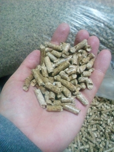 Предлагаем древесную пеллету в мешках по 15 кг грн.115