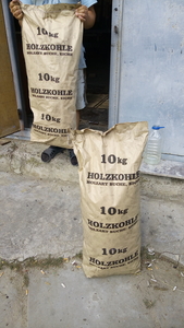 Продам древесный уголь в бум. мешках по 10 кг. грн.130