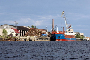 Услуги перевалки с жд путей в Новороссийске в морской порт грн.