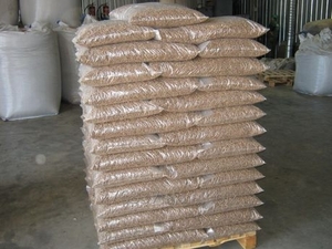 Древесная гранула из канадской сосны, 6 мм, 15 кг мешок, CIF грн.100