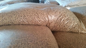 Интересуют пеллеты промышленные, сосна, 6-8мм, 15 кг мешок грн.110