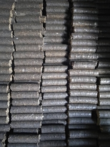 Продам топливные брикеты из лузги и отходов подсолнечника грн.3000