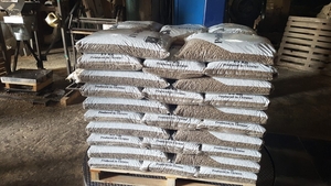 Можем обеспечить поставки топливных пеллет из сосны грн.1