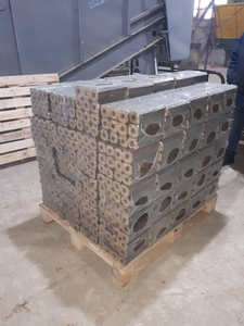 Продам брикеты Pini Kay грн.3700