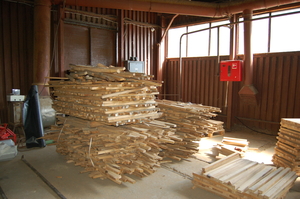 Продаем доску строительную и необрезную грн.