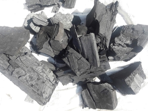 Предлагаем древесный уголь из дуба и ясеня грн.280