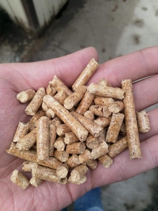 Виробництво і оптовий та роздрібний продаж деревних пелет в Україні з доставкою грн.115