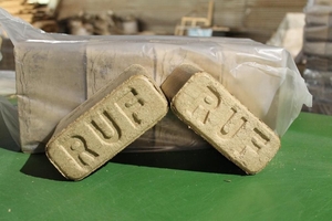 Продам дубовые топливные брикеты грн.160