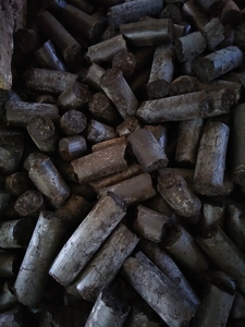 Почему брикет из древесного угля лучше, чем кусковой уголь?