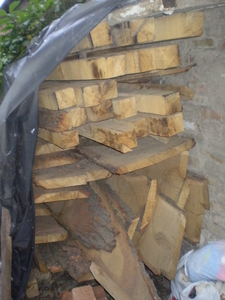 Продам дуб Объем примерно 3.5-4 куба. грн.0